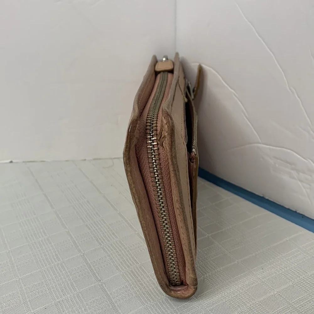 Fossil Womens Maddox  Leather Zip Around Wallet Clutch Key Hole Hardware